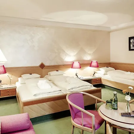 Hotell Schrofenstein 4*