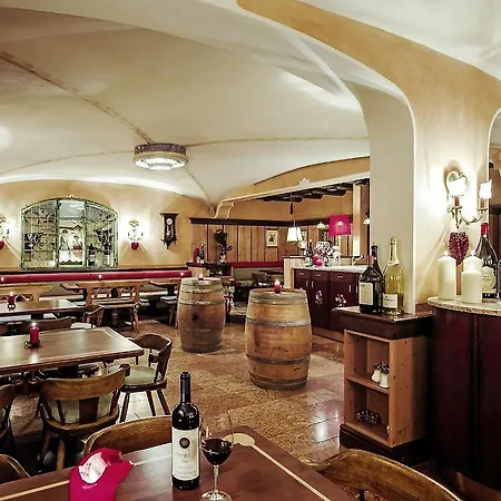 Hotel Schrofenstein 4*