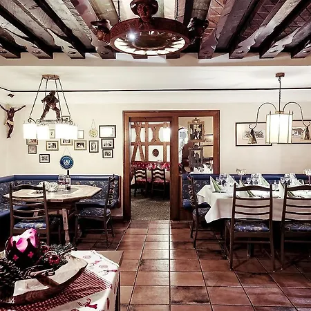 Hotel Schrofenstein 4*