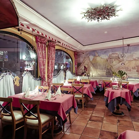 Hotel Schrofenstein 4*