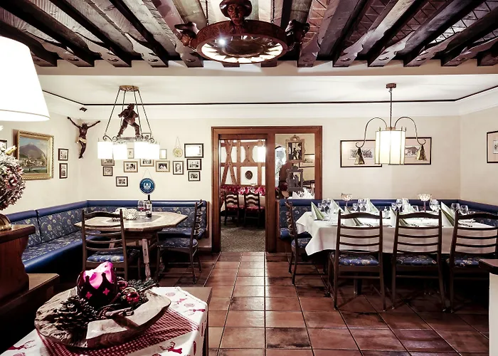 Hotel Schrofenstein 4*